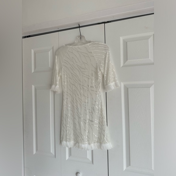 White mesh beach cover - Picture 5 of 6